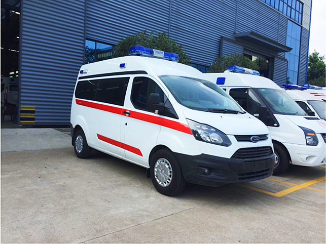 福特全順V362短軸中頂柴油版救護(hù)車(chē)